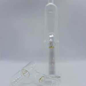 Magicflasche mit Hochzeitsset mit Ringen 350 ml Eine leere Flasche aus Glas mit Ringen im Inneren.