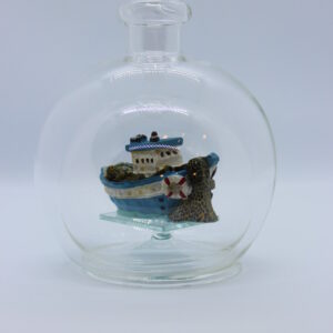 Magicflasche Kutter 200 ml Eine leere bauchige Flasche aus Glas mit einem Kutter im Inneren.