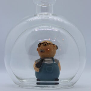 Magicflasche Opa 200 ml Eine leere bauchige Flasche aus Glas mit einem Opa im Inneren.
