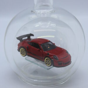 Magicflasche Roter Porsche 200 ml Eine leere bauchige Flasche aus Glas mit einem roten Porsche im Inneren.
